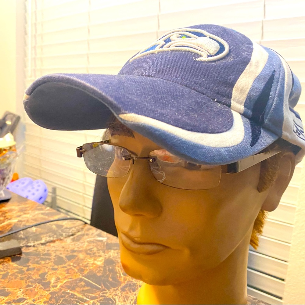 Reebok NFL Seattle Seahawks Men’s Navy Blue White Baseball Cap Size One